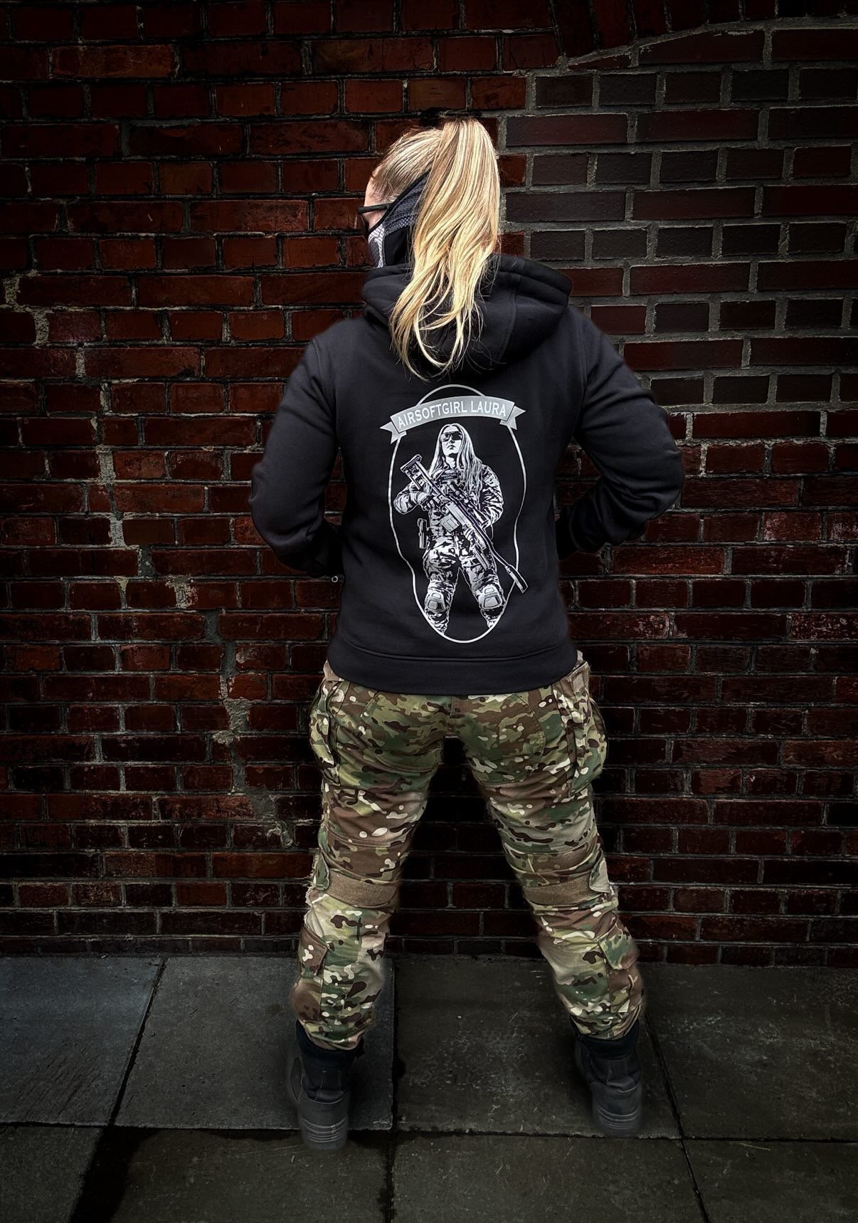 LIGHT HOODIE - AIRSOFTGIRL LAURA