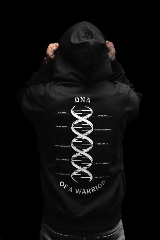 Fast & Dirty Gear Heavy Zipper DNA of a Warrior - schwarzer Oversize Hoodie mit detailliertem Print auf dem Rücken